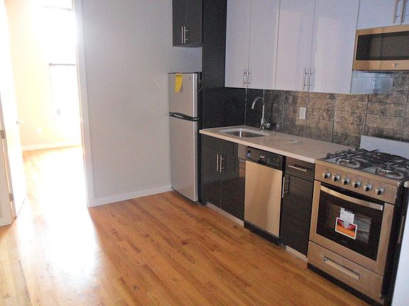 2nd image of 310 Tompkins Ave APT 3F