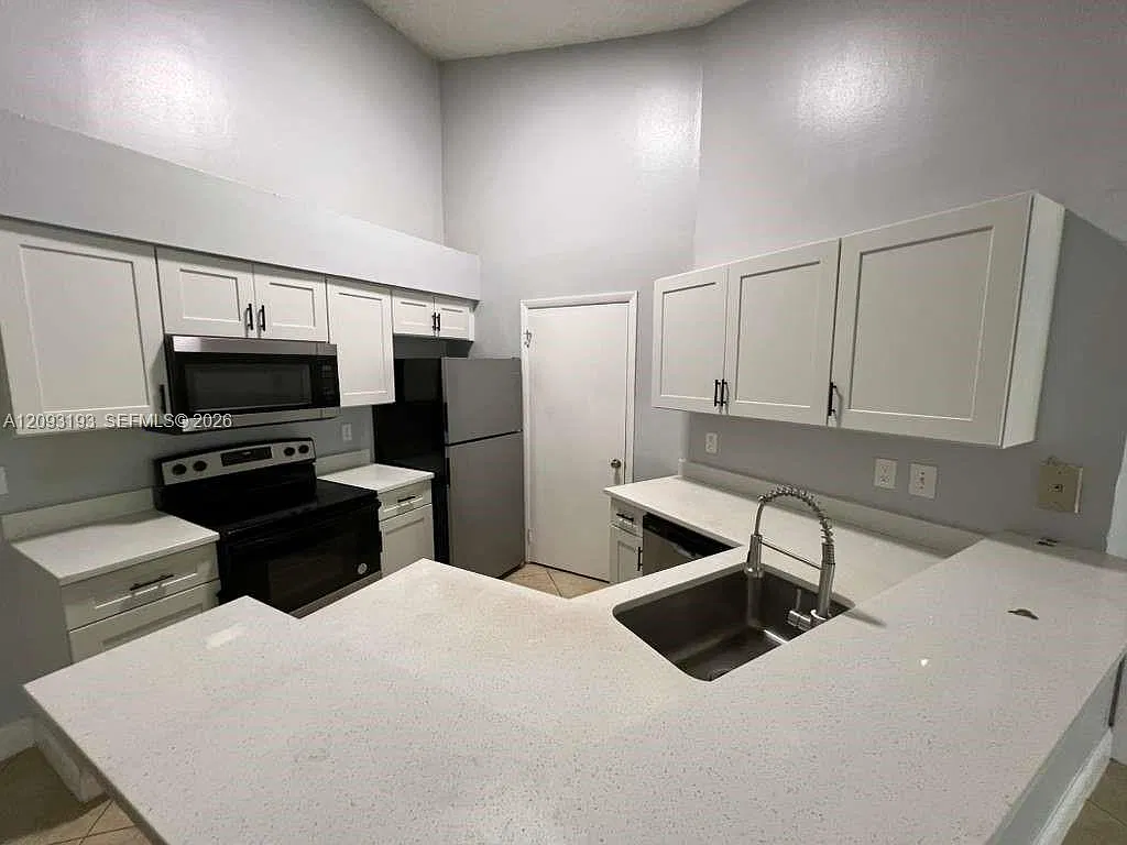 Summerbreeze Condo — Photo 1