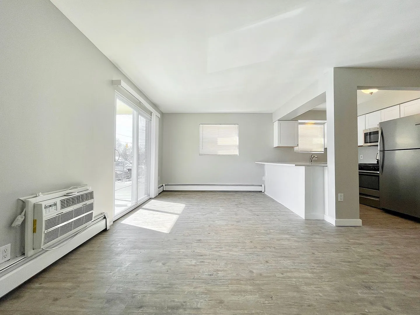 2 bed, 1.0 bath, 1100 sqft, $1,395 — Photo 3