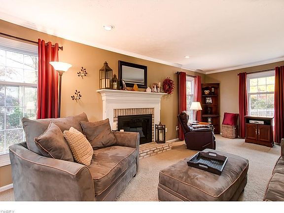 3rd image of 9260 Idlewood Dr