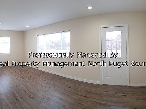 5th image of 3210 Lombard Ave SE