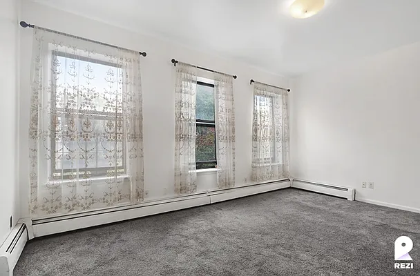 Rented by REZI | media 11