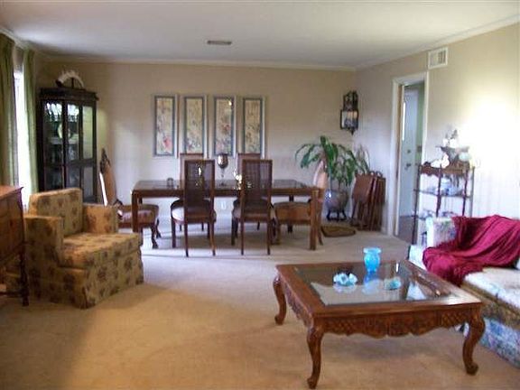 5th image of 604 Richardson Dr