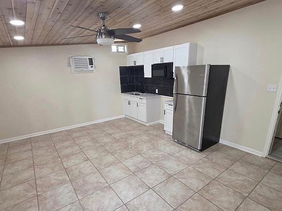 5th image of 8715 Buckskin Dr #2