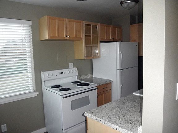 3rd image of 220 W Grandview Ave #C-12