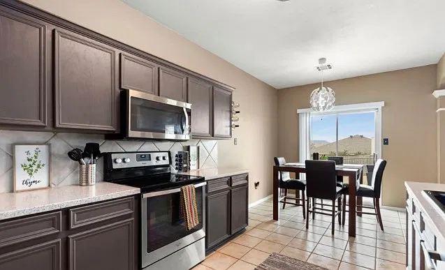 3 bed, 2147 sqft, $2,300 — Photo 2