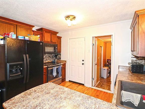 4th image of 102 Brooksdale Dr