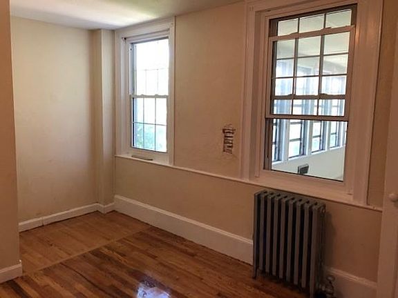 4th image of 109 Franklin St APT A