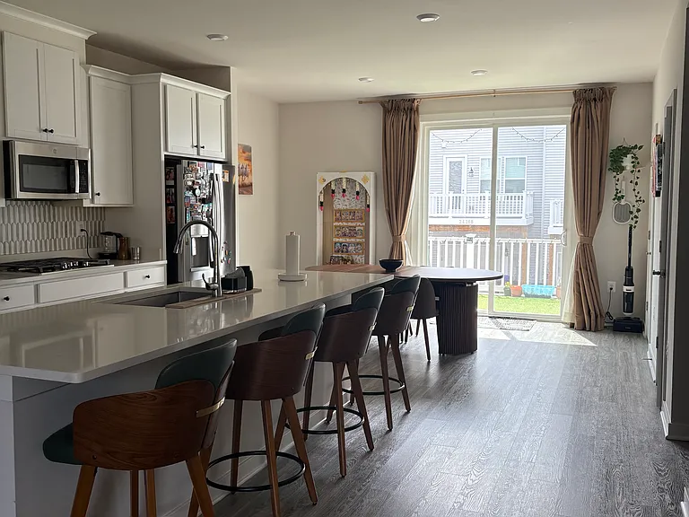 24180 Kilbride Ter — Photo 26