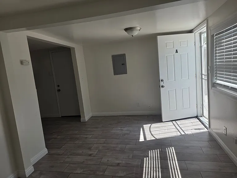 318-320 Highland Dr — Photo 3