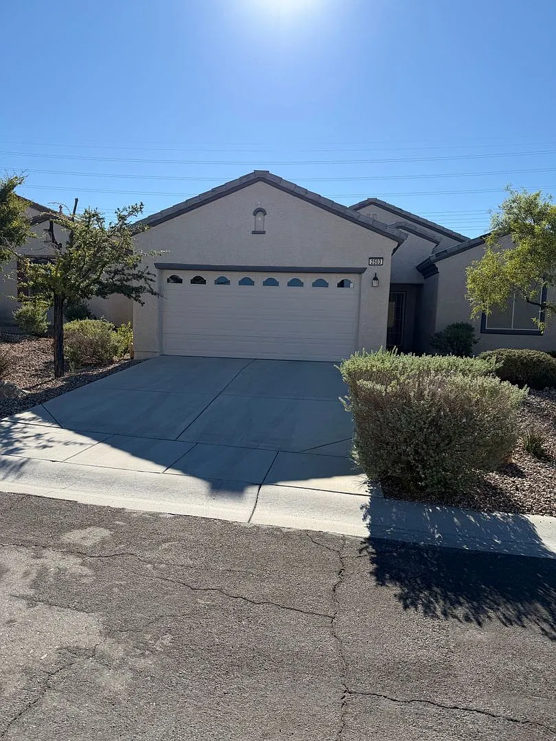 Welcome to this spacious 1,596 sq. ft. single-story home located in Solera — Photo 1
