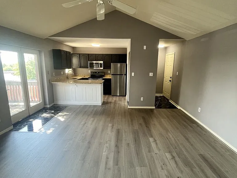 146 Paladin Dr — Photo 3