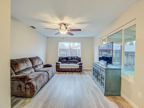 4th image of 107 Lone Star Ct
