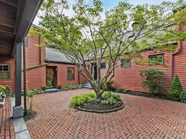 76 Ober Rd #76, Newton Center, MA 02459