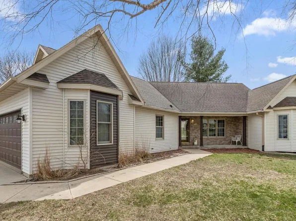 1012 Pine Grove Drive, Reedsburg, WI 53959