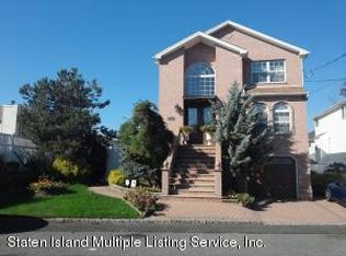 35 Bayview Ln, Staten Island, NY 10309