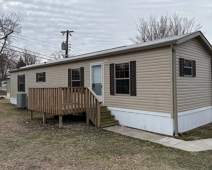750 S Walker St — Photo 2