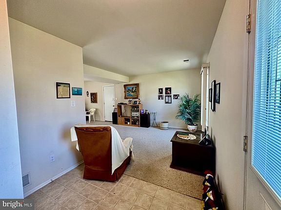 5th image of 48 Georgetown Blvd