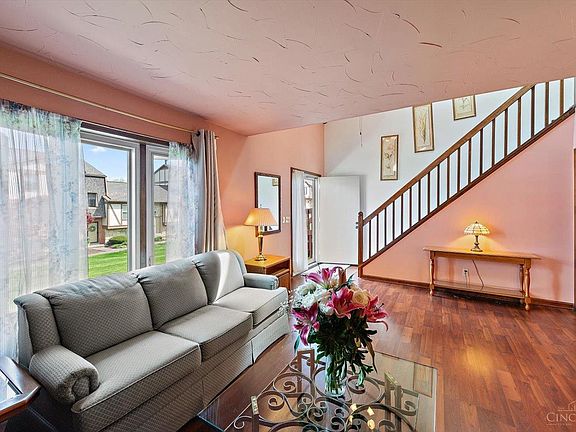 3rd image of 30 Fairgreen Cir
