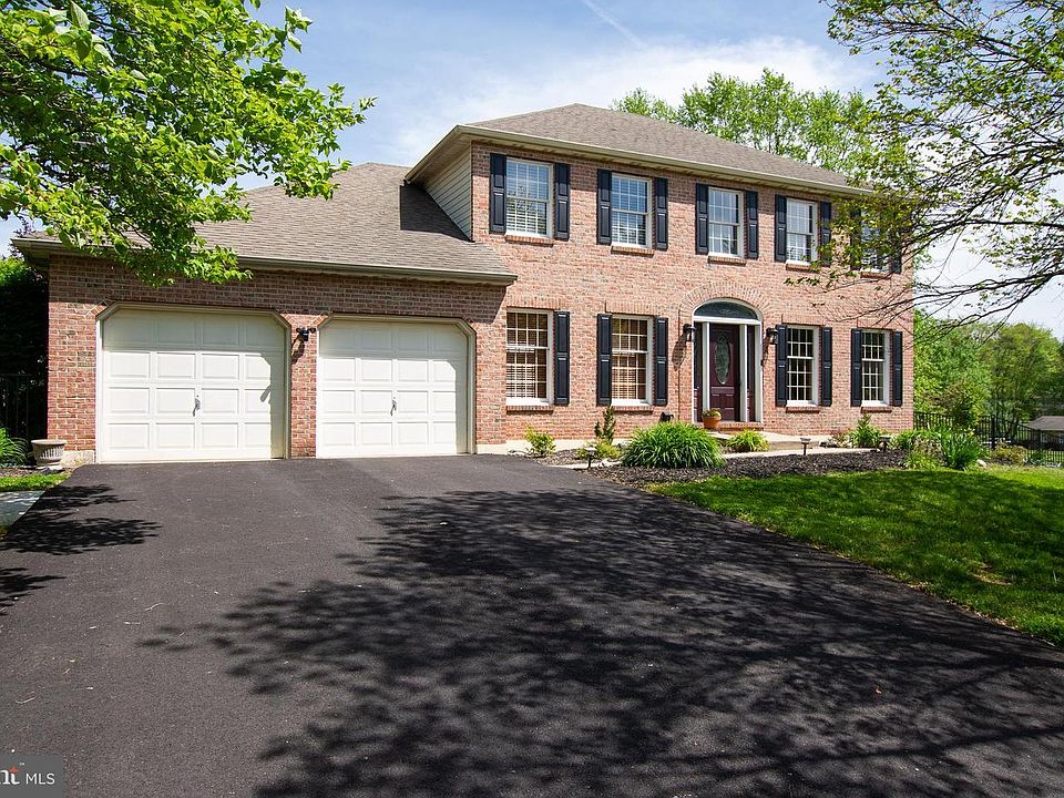 1st image of 4 Thomas Pointe Dr