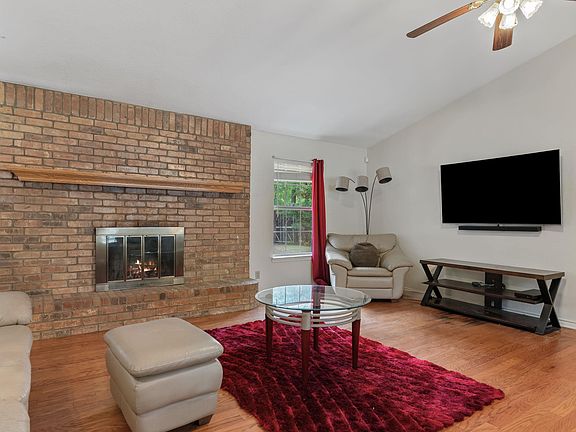 5th image of 214 N Lexington Dr