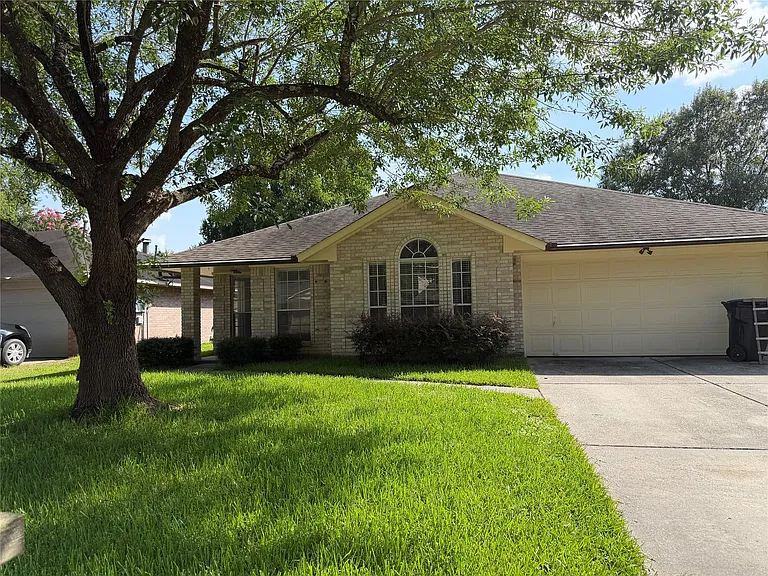 2238 Pine Cone Dr — Photo 2