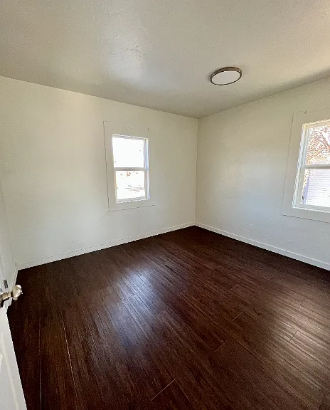 621 Evans Ave — Photo 5