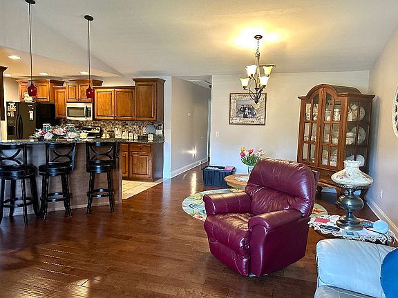 5th image of 1709 Chelsa Dr NE