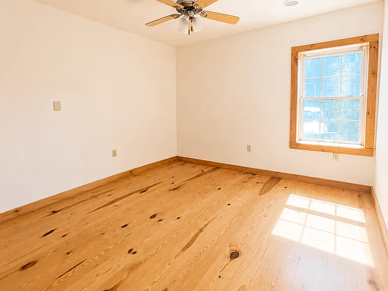16 Livingston St #E — Photo 12