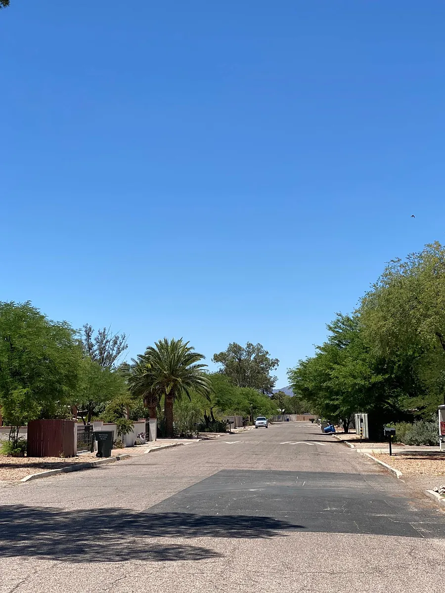 Building Photo - 3041 E Loretta Dr