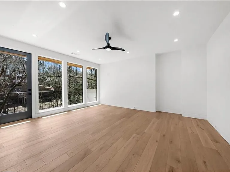 942 Peachtree Battle Cir — Photo 37