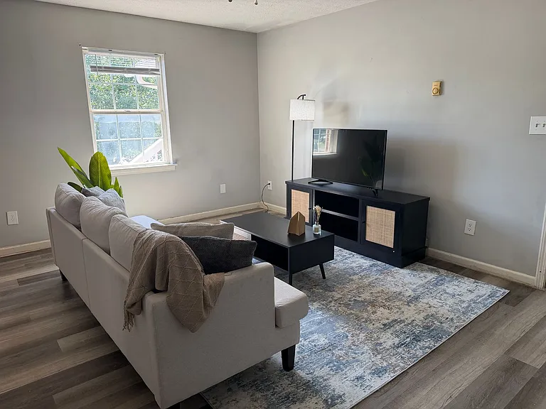 River Valley Apartments — Photo 15