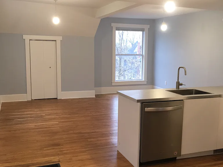 632 Prospect Ave SE #4 — Photo 1