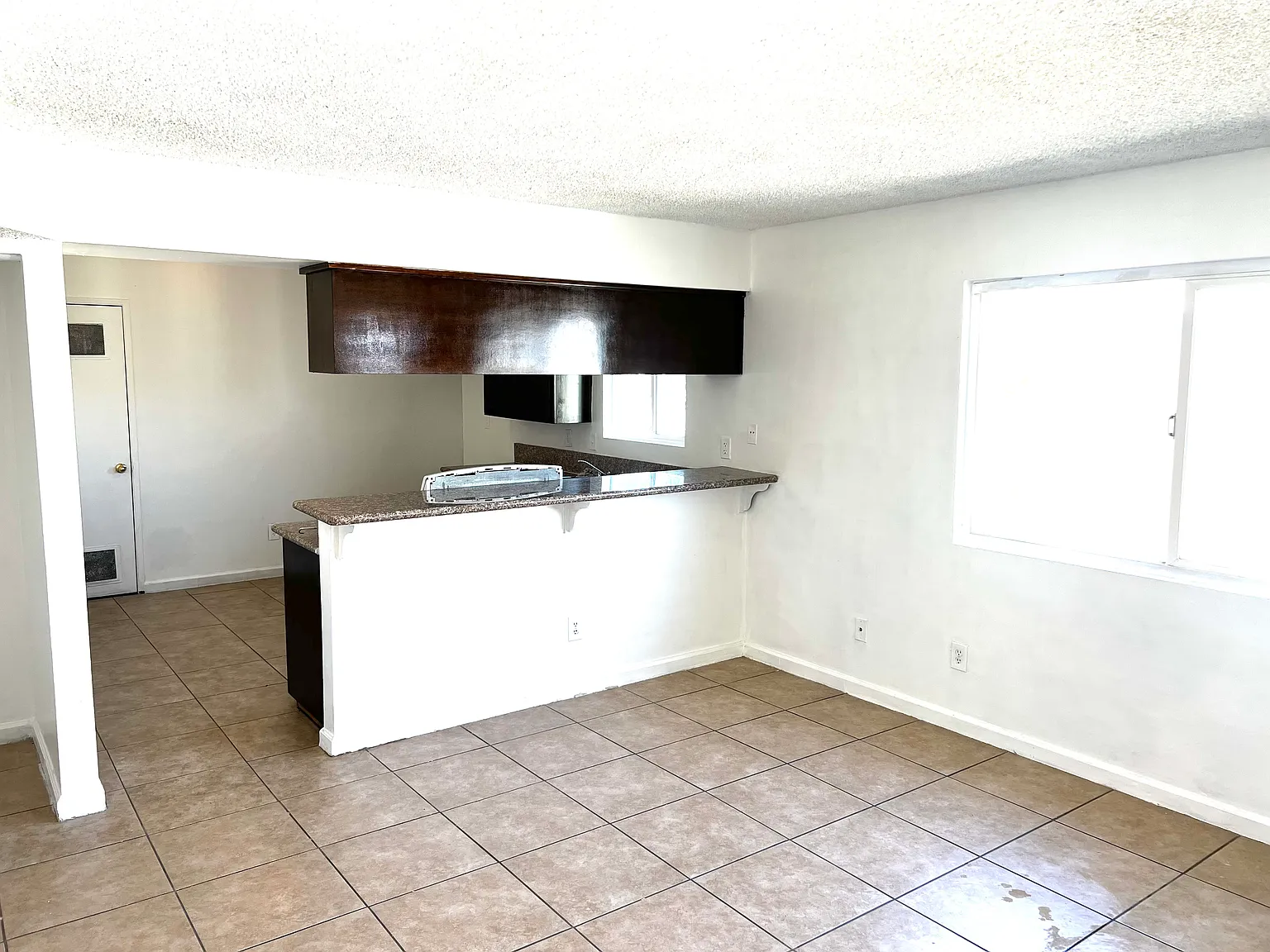 2 bed, 858 sqft, $1,250 — Photo 2