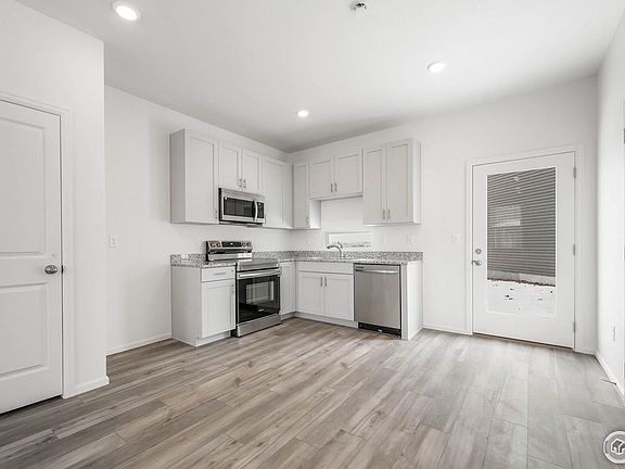 4th image of 3393 Pearwood Dr
