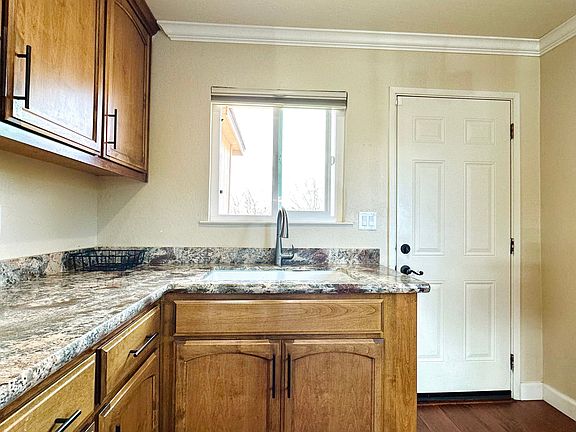3rd image of 1300 Mesa Dr #A