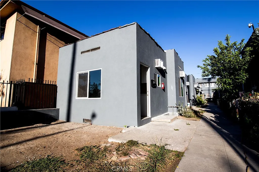 1 bed, 575 sqft, $1,800 — Photo 1