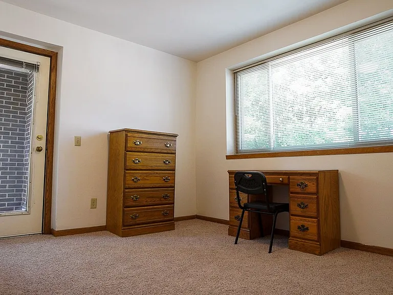 415 N Henry St — Photo 33