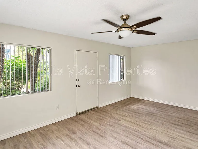 855 Emerald St #A — Photo 9