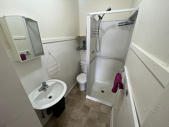 3rd image of 86 Nelson St #1496411