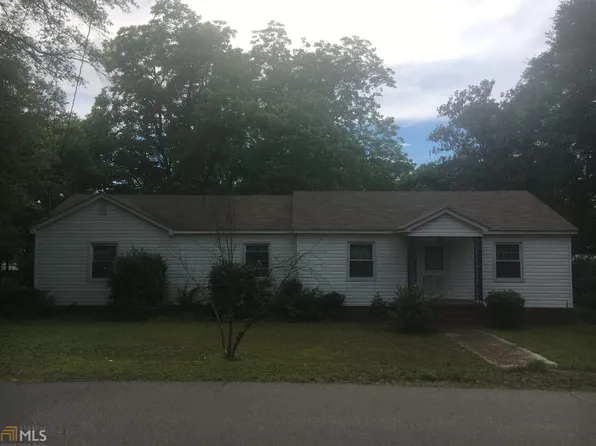 77 Cherry St, Royston, GA 30662