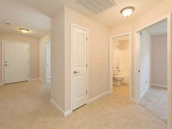 3rd image of 1552 Southernwood Dr