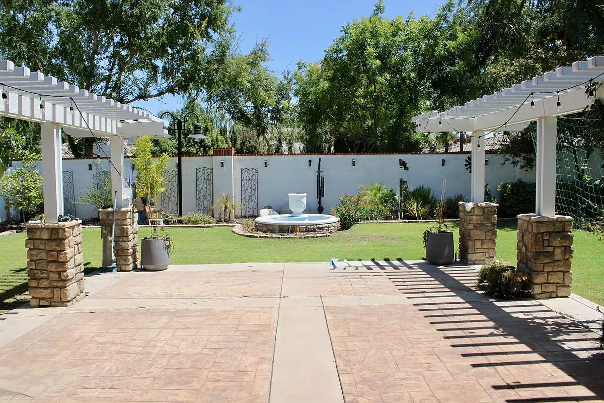 3 bed, 2.5 bath, 2880 sqft, $3,300 — Photo 4