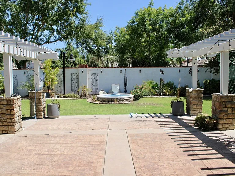 2722 Oakley St — Photo 4