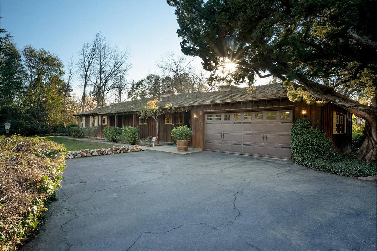 1052 Marcia Ave photo 1