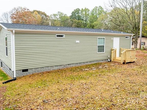 3rd image of 607 Stewart Ct