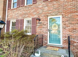 27 Chantilly Ct, Rockville, MD 20850