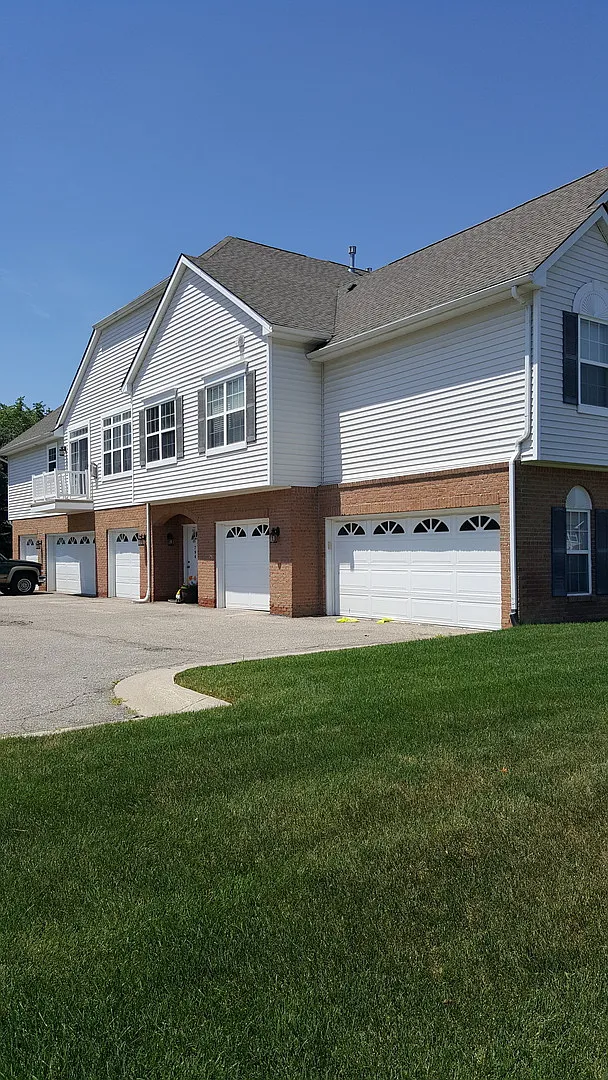 792 Olde English Cir photo 1