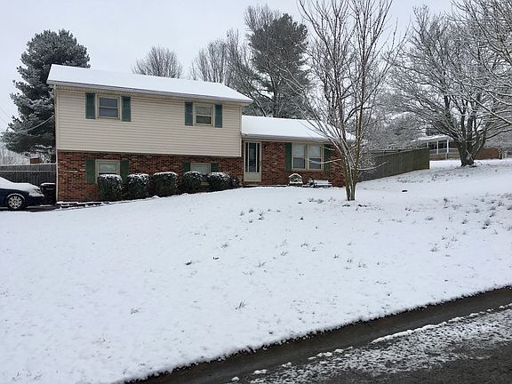 3rd image of 121 Cathy Dr