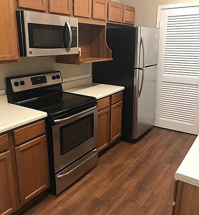 3rd image of 1014 Chapel View Dr